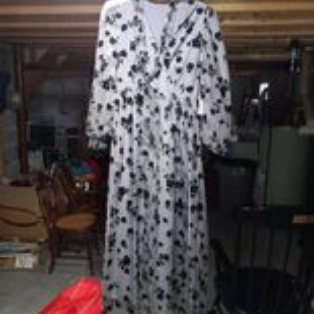 Brand New Silver and Black Dress Size M (6)